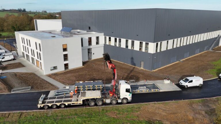 Installation de systèmes de pesage Ademi Pesage sur chantier industriel.